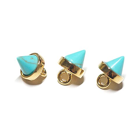 再販【2個入り】Petit Triangle立体的な三角形ターコイズ（Turquoise）風ゴールド天然石チャーム