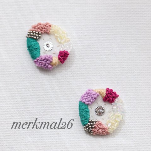 刺繍　イヤリング　丸　ビーズ　ピアス　スパンコール　花　いってんもの　一点物　個性的　個性　個性派　唯一無二　フレンチシック　カラフル　モチーフ　古着　古着系　ギフト　紫陽花　ヴィンテージライク