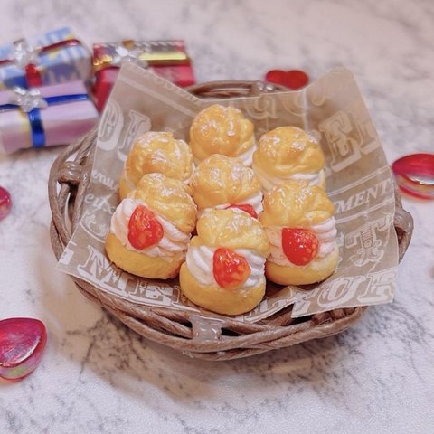 ✨再販✨🍓贅沢いちごトッピング🍓　ミニチュアスイーツ　シュークリーム　ミニチュアパン　イチゴクリーム　生クリーム