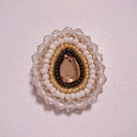 ビーズ刺繍のブローチ  しずく