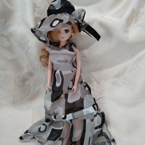 リカちゃん人形　洋服　帽子とドレス