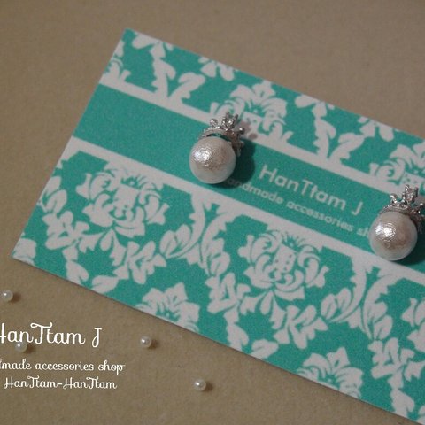 silver petite tiara × cotton pearl ピアス