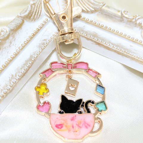 【ゆらゆらにゃんこキーホルダー】キーホルダー レジン かわいい ハート イエロー 　猫　にゃんこ　トランプ