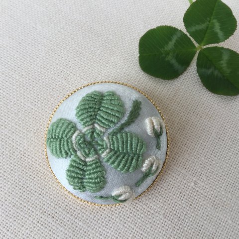 刺繍ブローチ3.0 よつ葉のクローバー