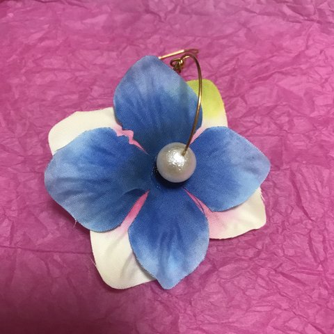 お花ピアス