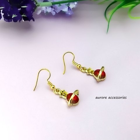 Saturn pierced earrings　土星　星　揺れる　レッド　赤　宇宙　スター　夜空