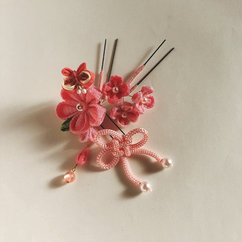 淡いピンクのお花と蝶のつまみ細工髪飾り🌸🦋
