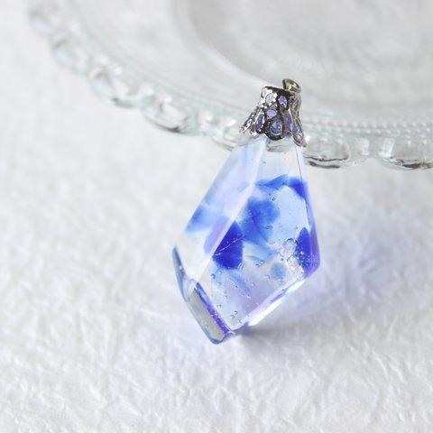 【美しき青】～あなただけの世界～ガラスの鉱石 ひもネックレス