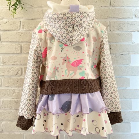 子供服　キラキラ✨ユニコーン🦄　後ろフリル長袖パーカ　110サイズ　女の子　女の子服　冬服　ガーリートレーナー