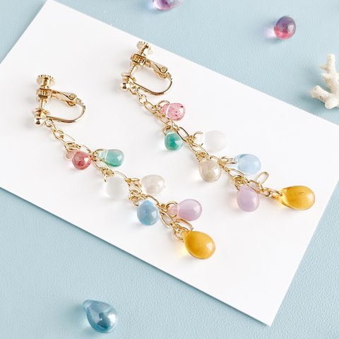 イヤリング　🌈虹色パステルイヤリング/ピアス　にじいろ　レインボー　ゆらゆら　イヤー金具をお選び頂けます♪ チェコガラス　チェコドロップ　しずく　揺れる　華奢　ピアス