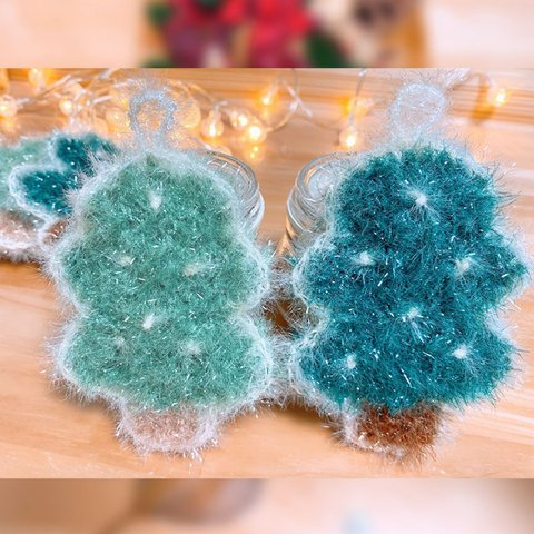 🎄🧼 クリスマスツリーたわし(雪の花) ツリーたわし　キラキラ　たわし　アクリル　編み物　オーナメント　エコたわし