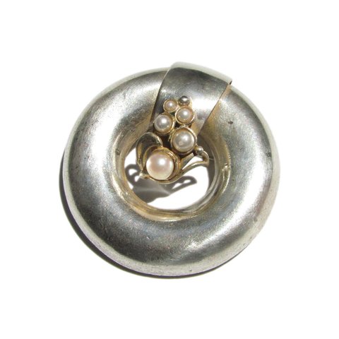 80s vintage round fake pearl flower motif design brooch