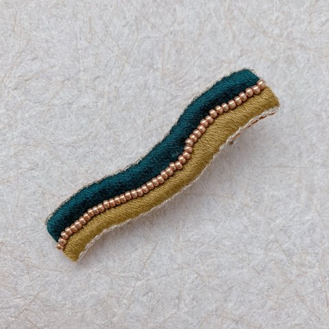 刺繍ヘアクリップ　"wave"