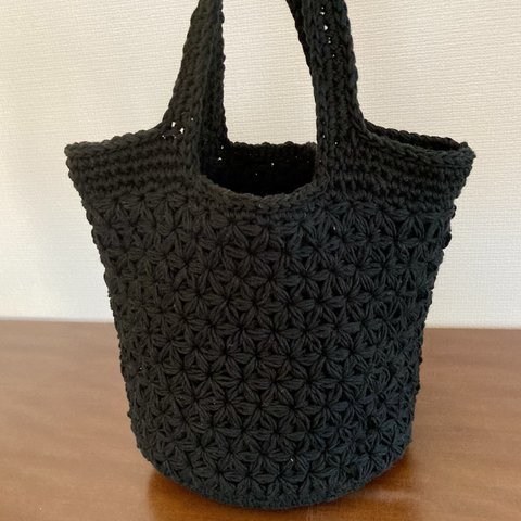 ハンドメイド　手編み　バッグ　黒　お花模様