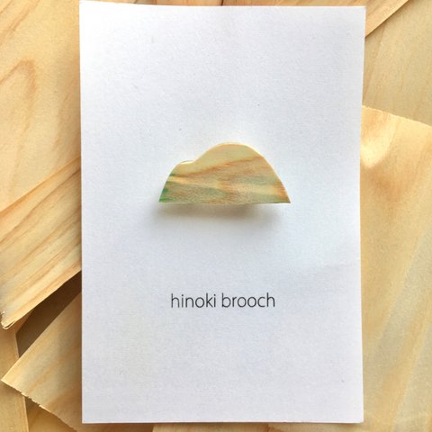 hinoki  brooch