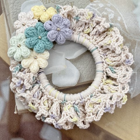 送料無料♡コットン夏糸で編んだ　お花いっぱいシュシュ