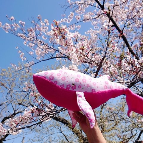 桜くじらぬいぐるみ