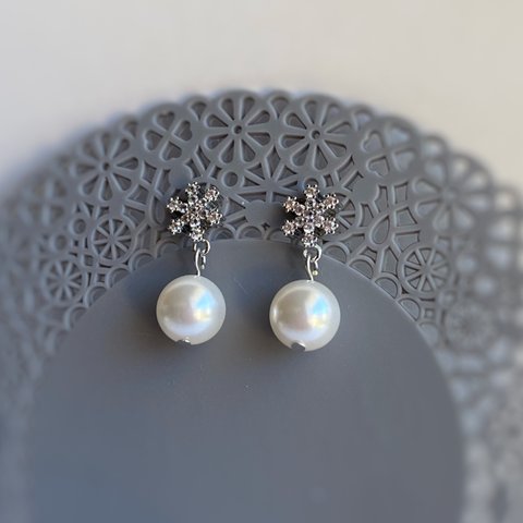 Snowflake＆pearl earrings