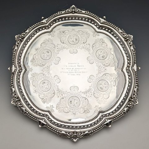 1903年 英国アンティーク 純銀製サルヴァ トレイ 直径32cm 824g GOLDSMITHS & SILVERSMITHS