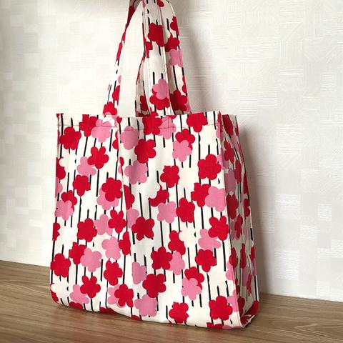 赤い花のトートバッグ