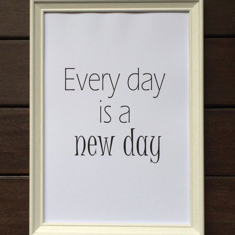 タイポグラフィ  "Every day is a new day "