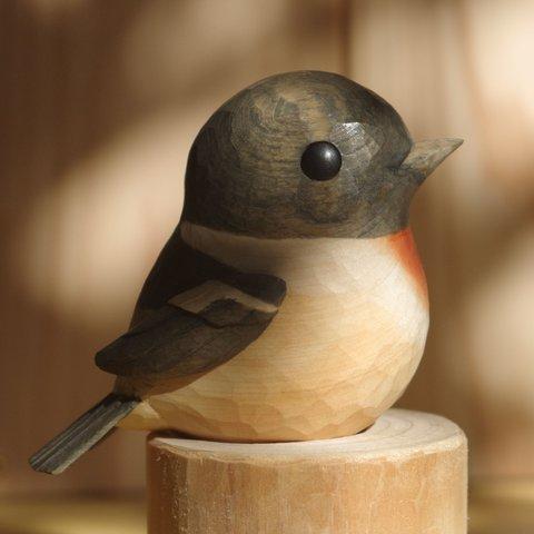 木から生まれたノビタキさん　小鳥の置き物　バードカービング