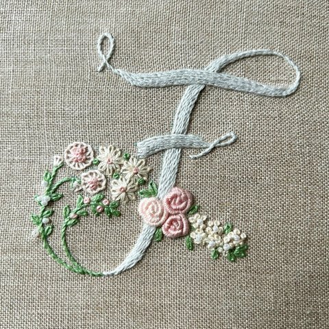 お花とアルファベットの刺繍キット　F