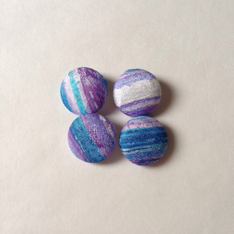 絹くるみボタン４個（18mm 赤紫青３）