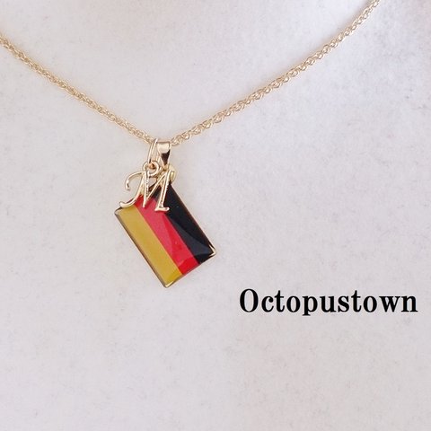 【オリンピック】 ドイツ国旗と選べるイニシャルチャームのネックレス（ゴールドカラー）