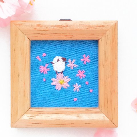 刺繍アート 春風にのるヒツジ(ミニ額付き)　桜の刺繍フレーム