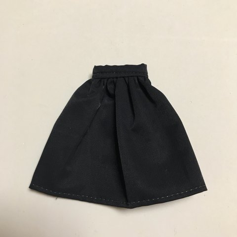 No.3413りかちゃんのシンプルなブラックのスカート