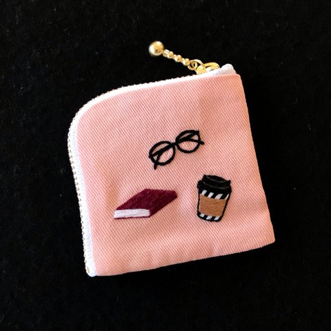 刺繍 ミニピルケース  読書