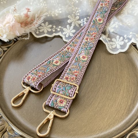 《インド刺繍リボン》ショルダーストラップ　スマホショルダー　ピンク　花柄　派手　刺繍　ストラップ