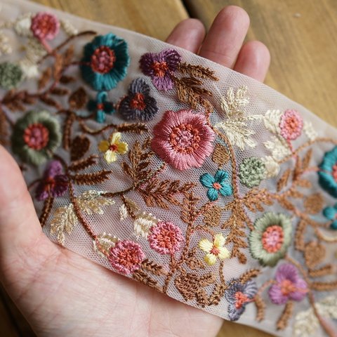 130㎝カット済【インド刺繍リボン】チュール　刺繍　リボン　りぼん   【ベージュ】