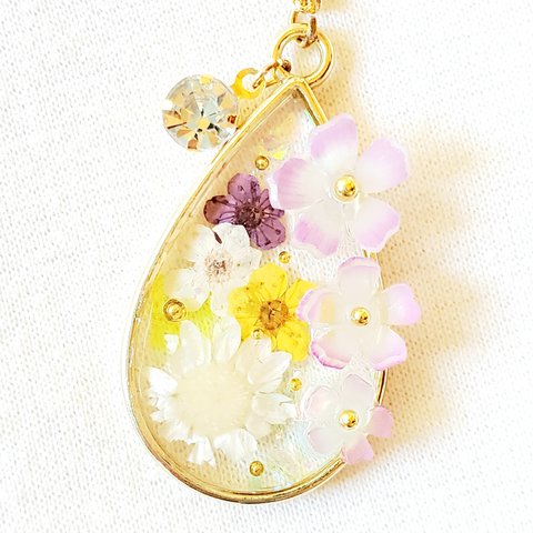 フラワーモチーフ　藤の花　ネックレス　ハンドメイド