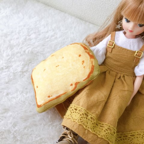 ⭐️人形用　食パン　トーストクッション1個　ミニチュア　ドールハウス