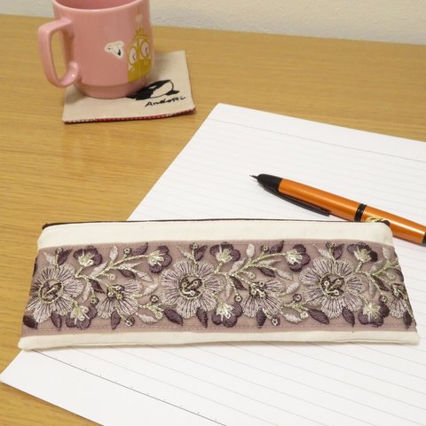 インド刺繍　ペンケース（パープル）　　　　Purple pen case with Indian embroidery ribbon