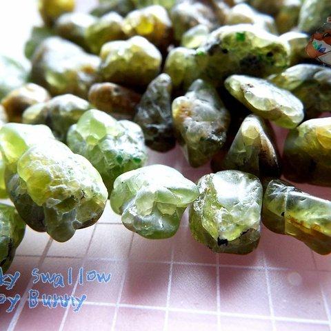 ✅ 10ｇ 非加熱 ペリドット 原石 さざれ石 産地：パキスタン産 別名：オリーブストーン さざれ石♪無選別♪