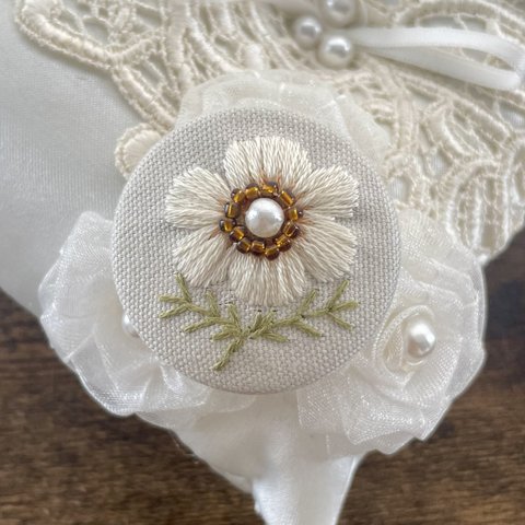 刺繍ブローチorヘアゴム✳︎北欧風お花モチーフ❁White