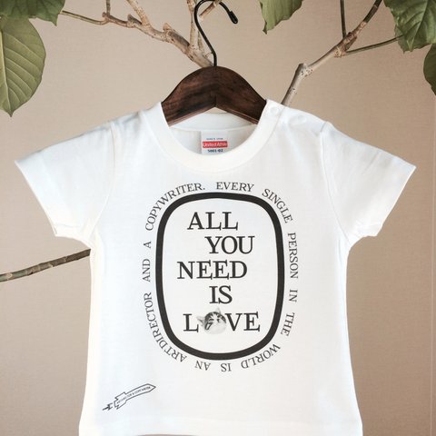 ALL NEED IS LOVE 猫 キッズ Tシャツ