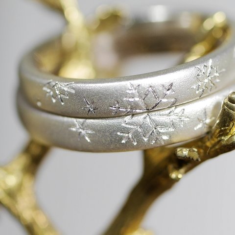 『hana❄︎yuƙi』雪の結婚指輪 オーダーリング ペアリング 2本セット (プラチナ or ゴールド)( 光沢 or つや消しマット) 結婚指輪のオーロ