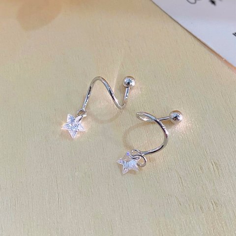 シルバー925 　小ぶり　ネジキャッチ　螺旋　揺れる星　ピアス　つけっぱなし　小さめ　ピアス　金屬アレルギー対応