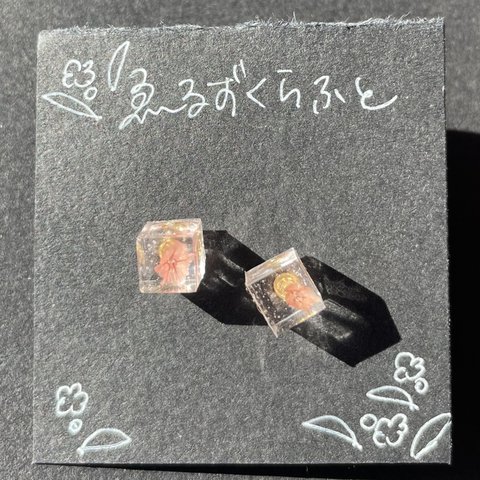 虹色の花ピアス(四角)