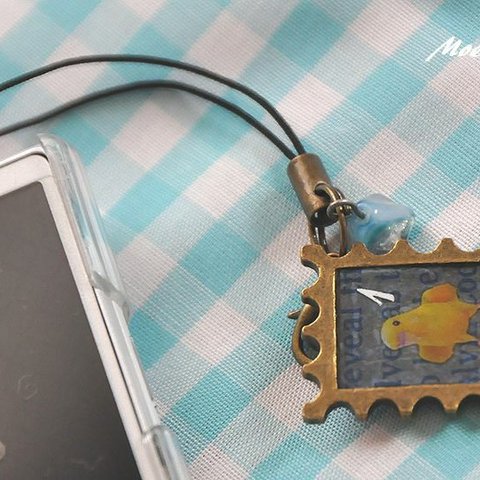 送料無料☆セキセイインコちゃんのイヤホンジャックストラップ・切手型