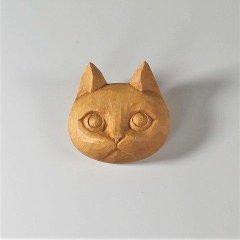 仏師さんの作った猫ブローチ