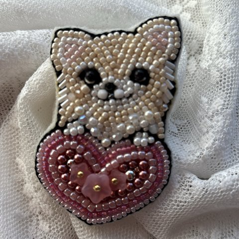 ブローチ　ビーズ刺繍アクセサリー　ビーズ刺繍ブローチ　犬　チワワ