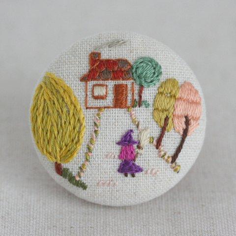 魔女さんの小路の手刺繍ブローチ