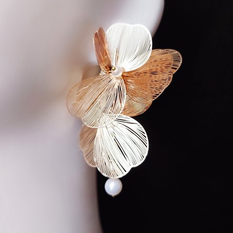 透ける 蝶 ゴールド 真鍮 花 ピアス イヤリング パール 揺れる 上品 華やか 小ぶり 大ぶり 結婚式 ウェディング ブライダル 