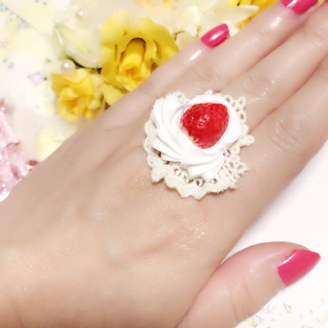 ミニいちごのホイップリング