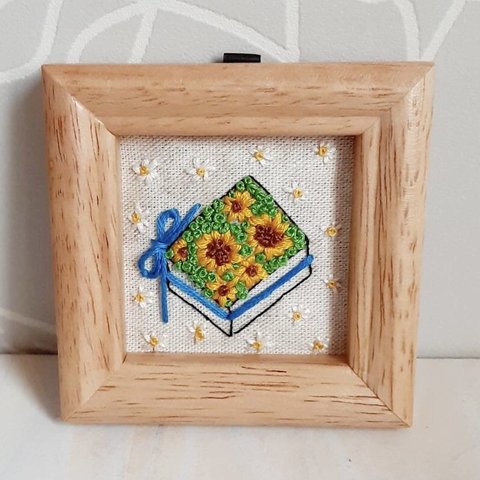 刺繍フレーム🌻ひまわりのアレンジメント　壁飾り インテリア雑貨